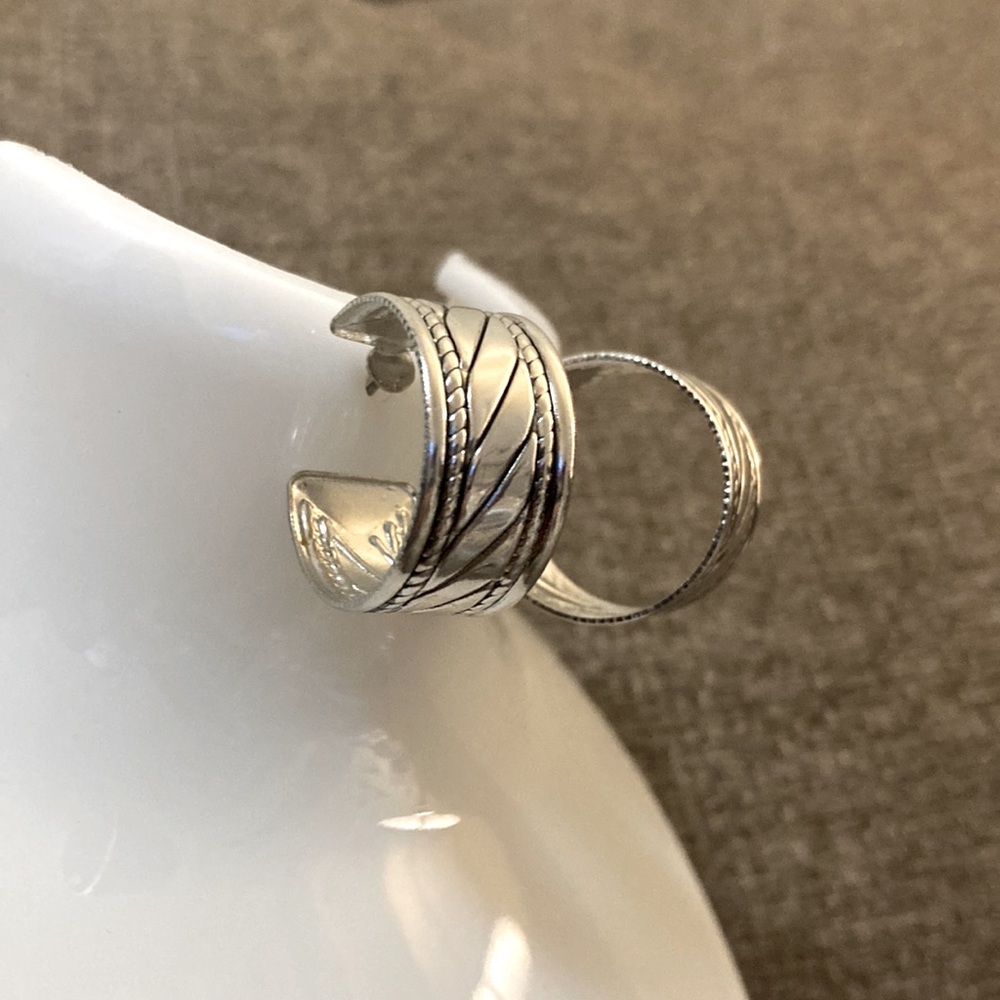 Silver earrings - Picture 2 of 3